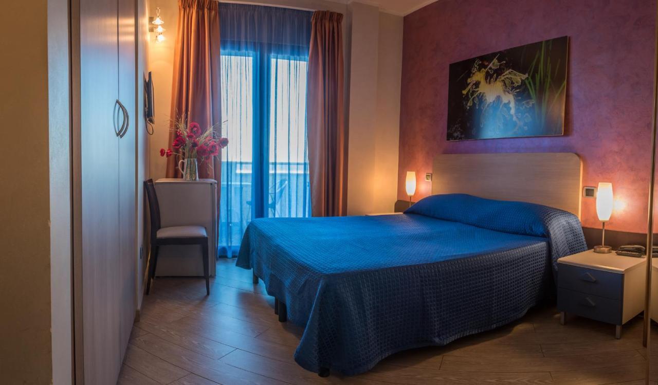 Hotel Mirage Torre Santa Sabina Room photo